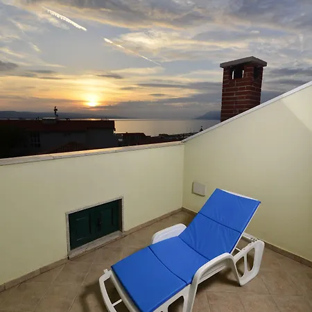 House Topic Πανσιόν Baška Voda