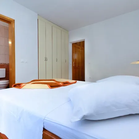 House Topic Πανσιόν Baška Voda