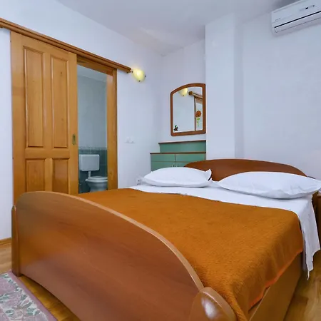 House Topic 3* Baska Voda