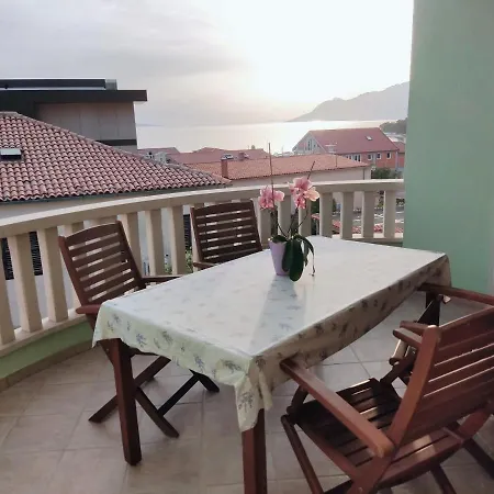 House Topic 4* Baška Voda