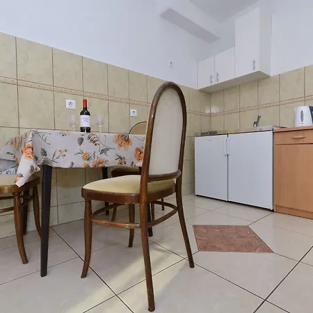 House Topic 3* Baška Voda