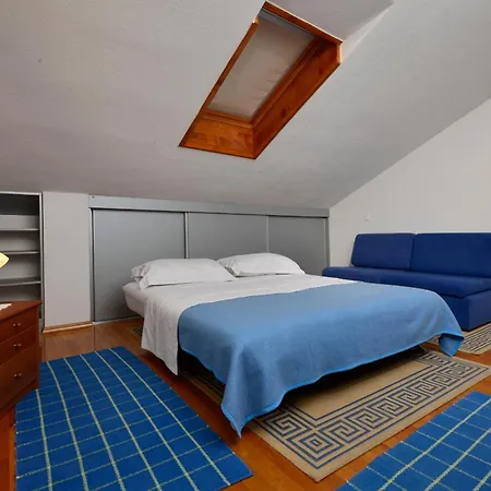 Guest house House Topic