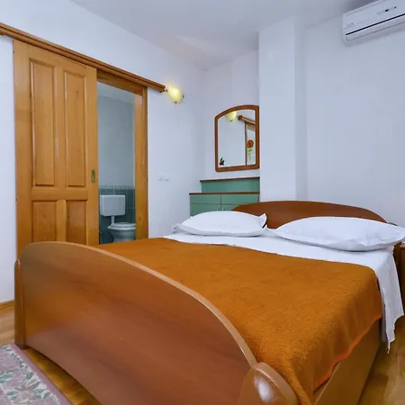 House Topic 3* Baška Voda