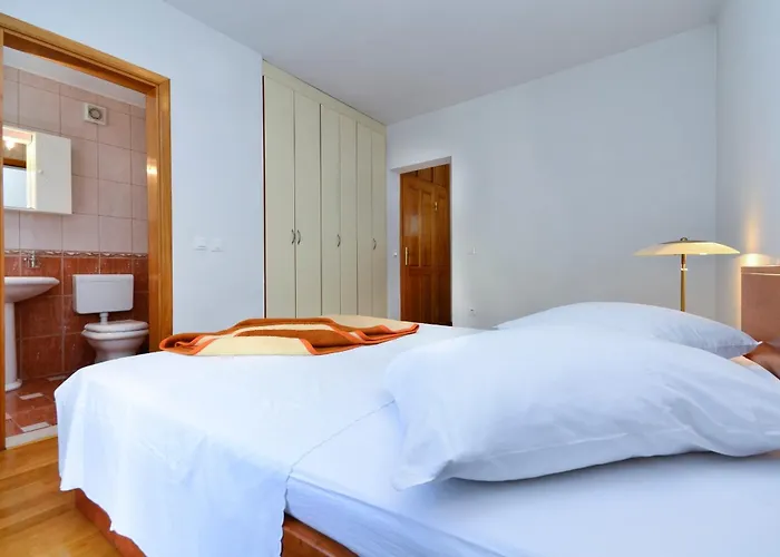 House Topic ゲストハウス Baška Voda