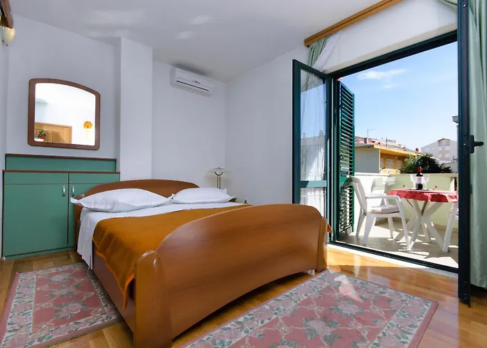 House Topic ゲストハウス Baška Voda