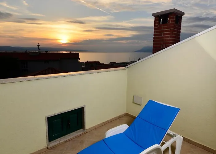 ゲストハウス House Topic 4*