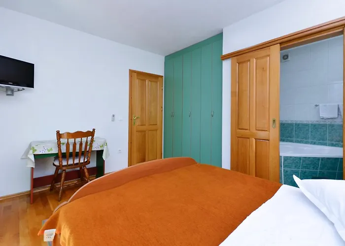 House Topic ゲストハウス Baška Voda